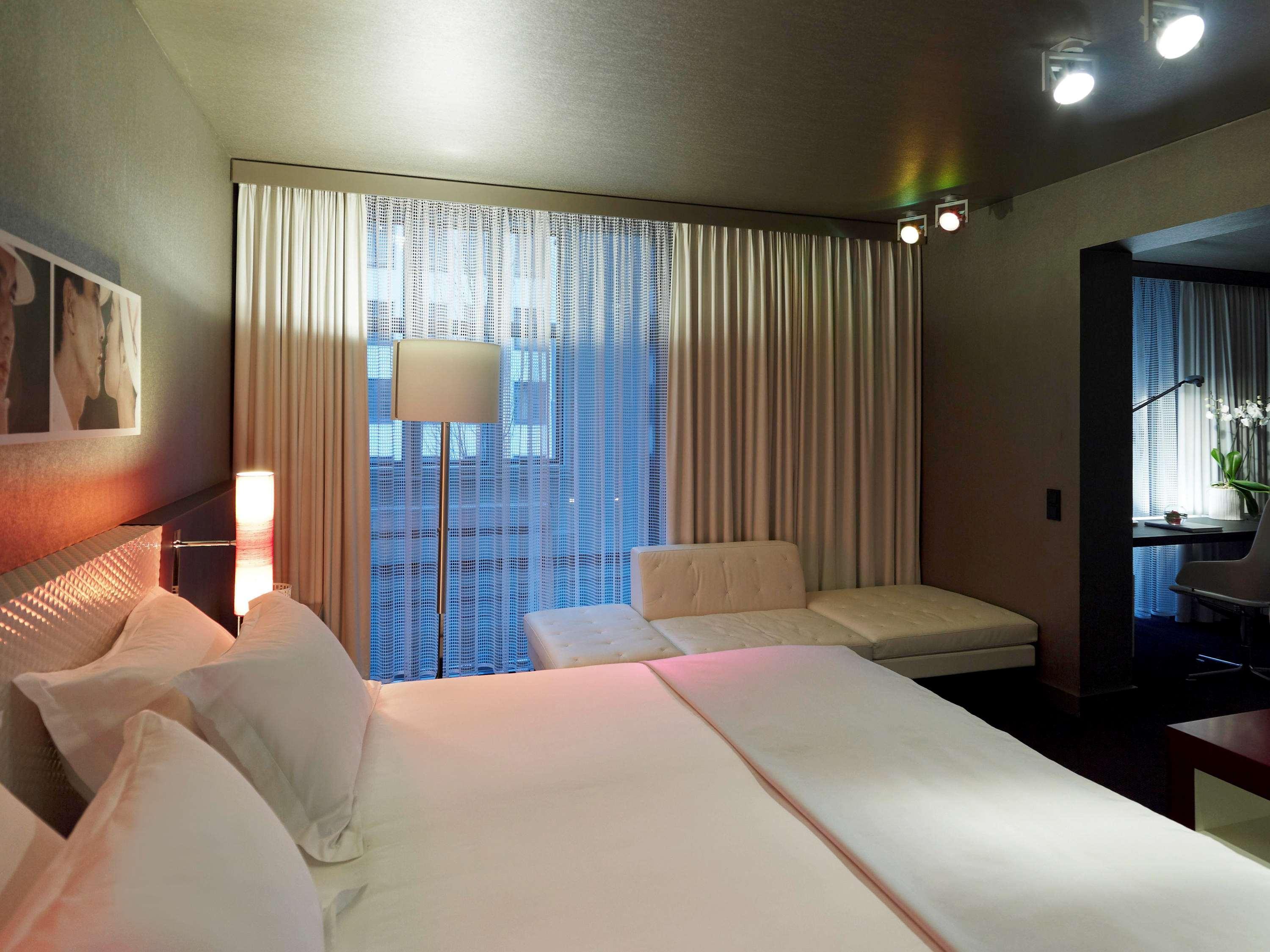Sofitel Munich Bayerpost Hotel Luaran gambar A room at the hotel