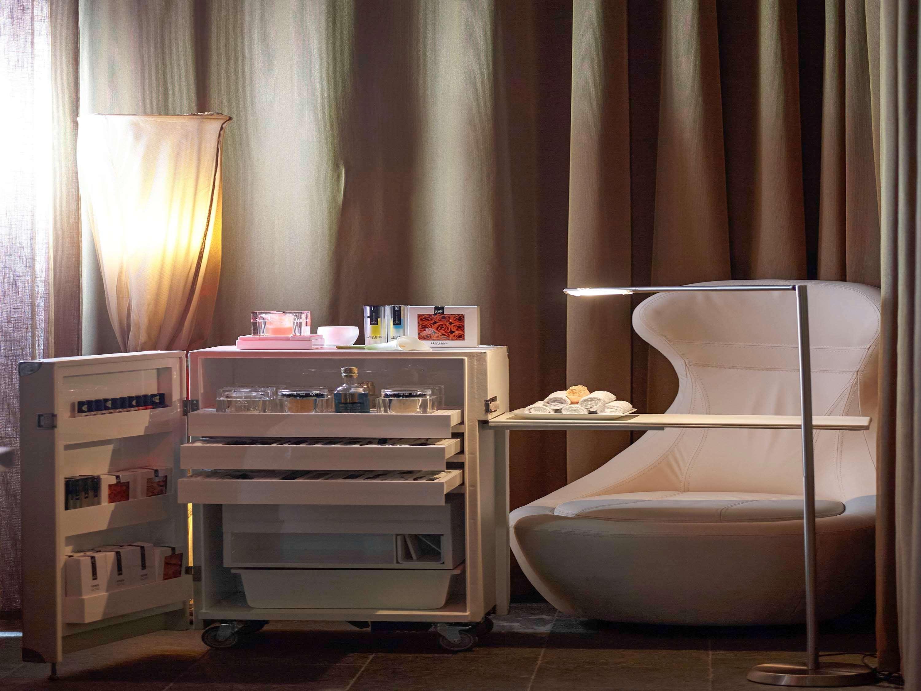 Sofitel Munich Bayerpost Hotel Luaran gambar A typical treatment room