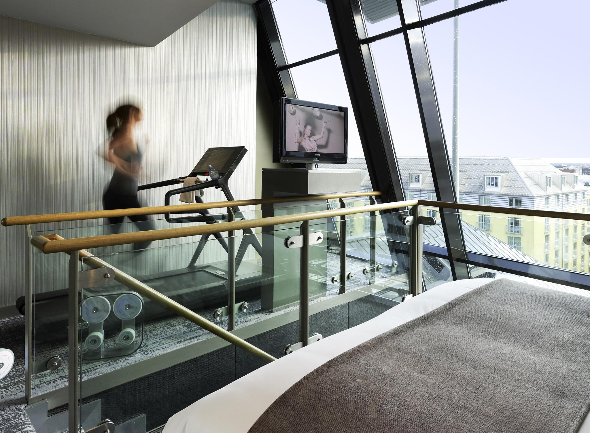 Sofitel Munich Bayerpost Hotel Luaran gambar The gym at the 108 Pancrasset