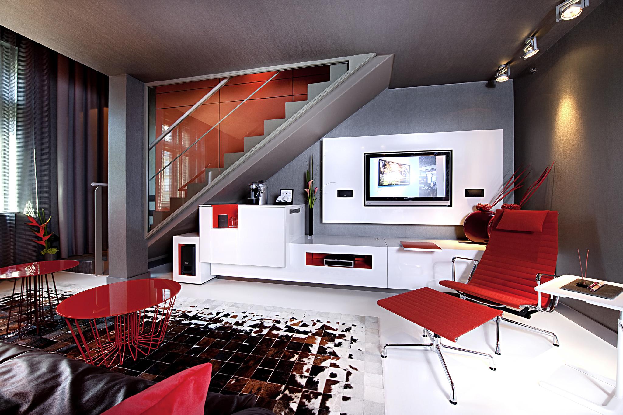 Sofitel Munich Bayerpost Hotel Luaran gambar A living room with a flat screen television