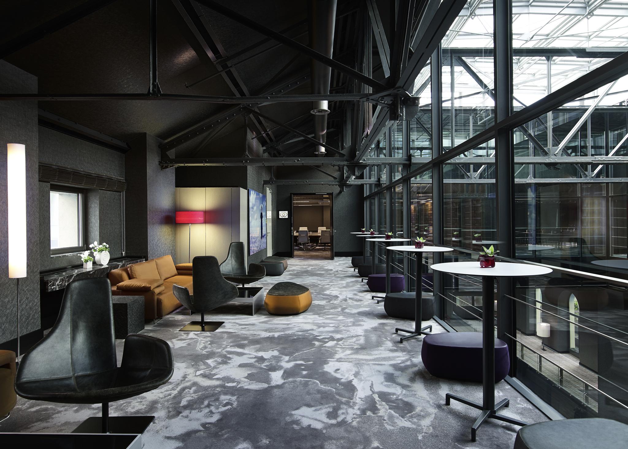 Sofitel Munich Bayerpost Hotel Luaran gambar The lounge at the airport