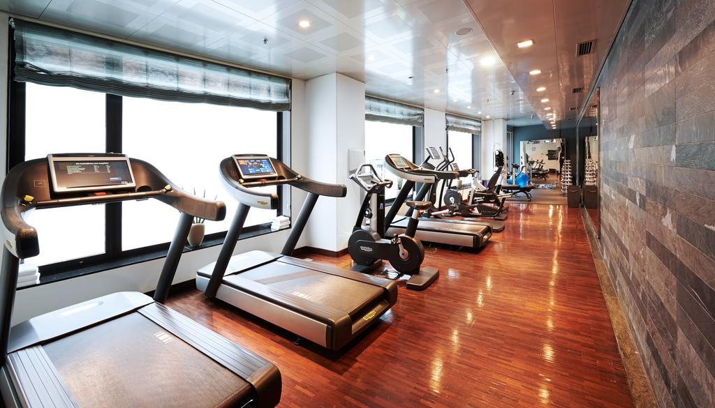 Sofitel Munich Bayerpost Hotel Luaran gambar The gym at the hotel