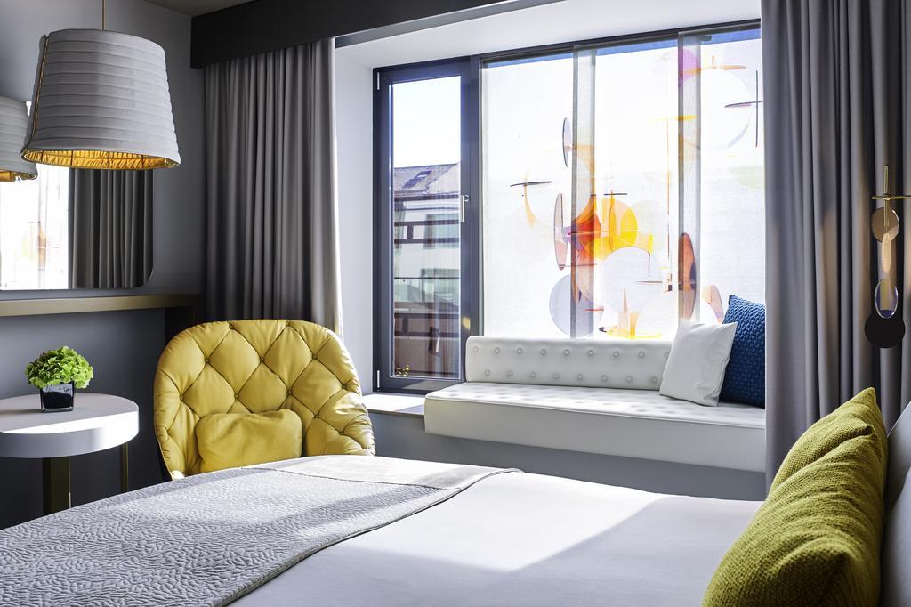 Sofitel Munich Bayerpost Hotel Luaran gambar A room at the hotel